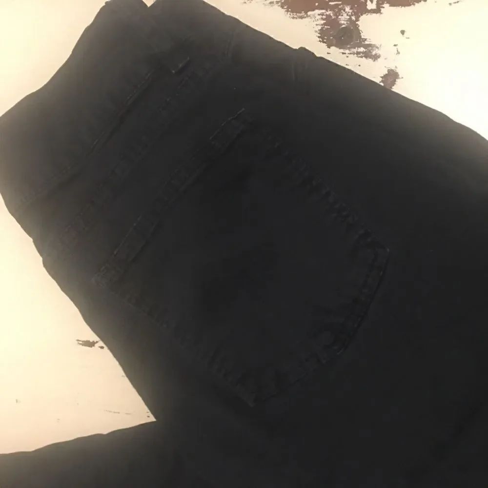 Talbots size 2 black stretch capri pants - Picture 3 of 3